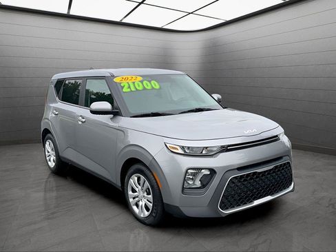 Used 2022 Kia Soul LX image 8