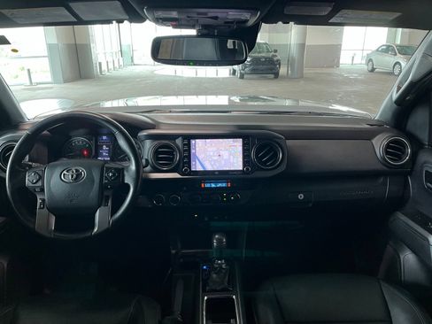 Used 2020 Toyota Tacoma TRD Off-Road w/ TRD Premium Off Road Package AWD/4WD image 35