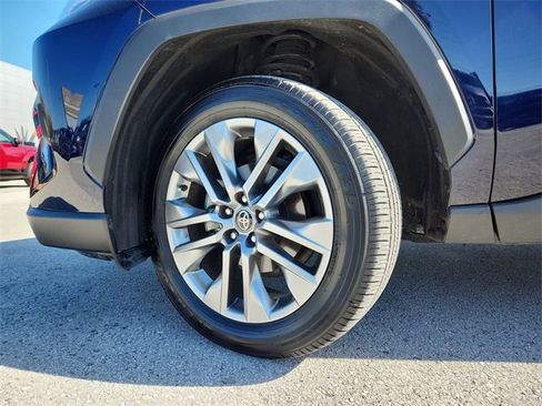 Used 2022 Toyota RAV4 XLE Premium image 34