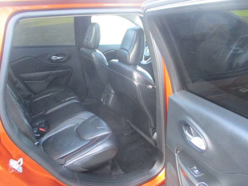 Used 2014 Jeep Cherokee Trailhawk w/ Technology Group AWD/4WD image 27