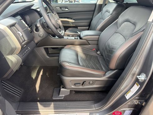 Certified 2023 Nissan Pathfinder Platinum w/ Lighting Package (N93) image 16