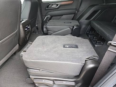 Used 2025 GMC Yukon Denali image 95