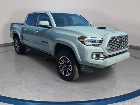 Used 2023 Toyota Tacoma TRD Sport w/ TRD Premium Sport Package AWD/4WD image 3
