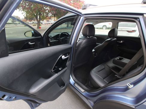 Used 2022 Kia Niro EX Premium image 14