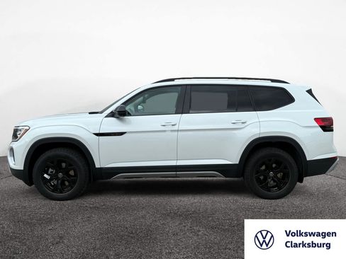 New 2026 Volkswagen Atlas Peak Edition image 2