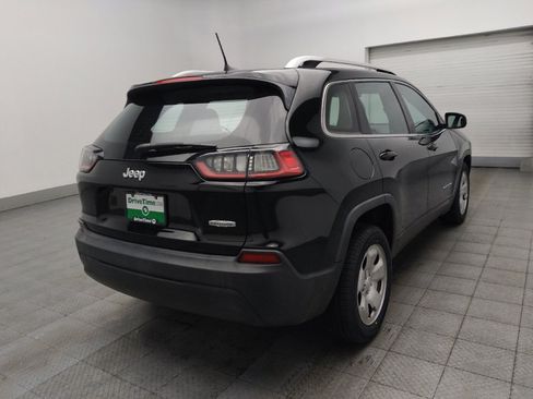 Used 2019 Jeep Cherokee Latitude w/ Cold Weather Group FWD image 9