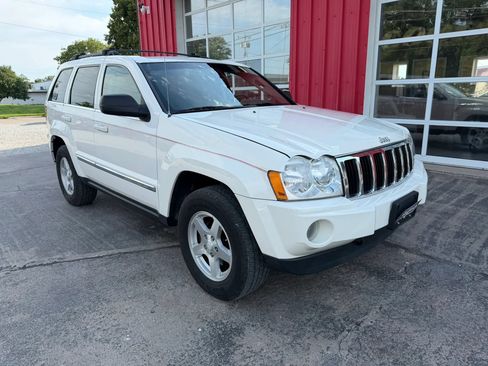 Used 2005 Jeep Grand Cherokee Limited AWD/4WD image 2