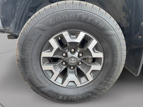 Used 2021 Toyota Tacoma TRD Off-Road image 9