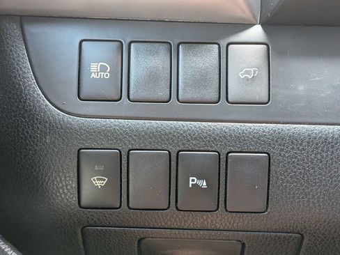 Used 2017 Toyota Highlander Limited AWD/4WD image 30
