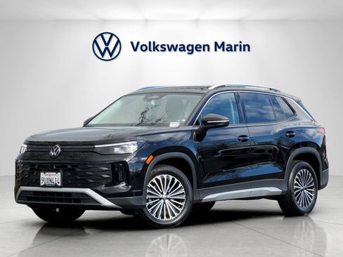 Used 2025 Volkswagen Tiguan S w/ 18" Wheel Package image 1
