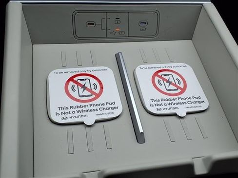 Used 2025 Hyundai Santa Fe SE image 9