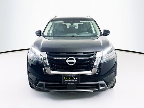 Used 2025 Nissan Pathfinder SV image 2