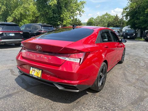 Used 2021 Hyundai Elantra SE FWD image 8