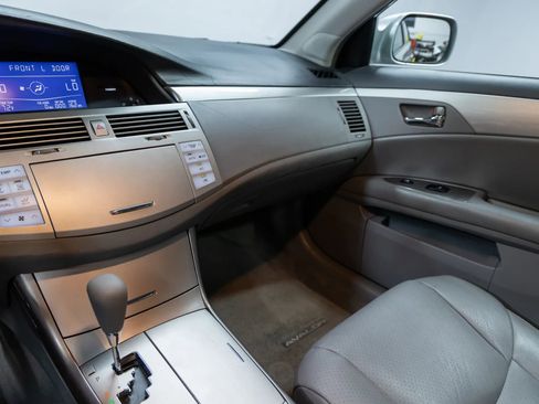 Used 2005 Toyota Avalon XL image 28