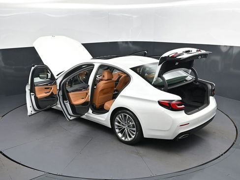 Certified 2023 BMW 530i w/ Convenience Package RWD image 2