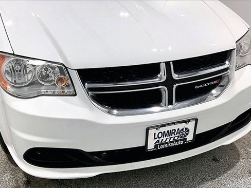 Used 2019 Dodge Grand Caravan SE w/ UConnect Hands-Free Group image 35