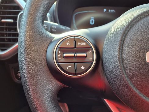 Used 2025 Kia Soul LX w/ LX Technology Package FWD image 13