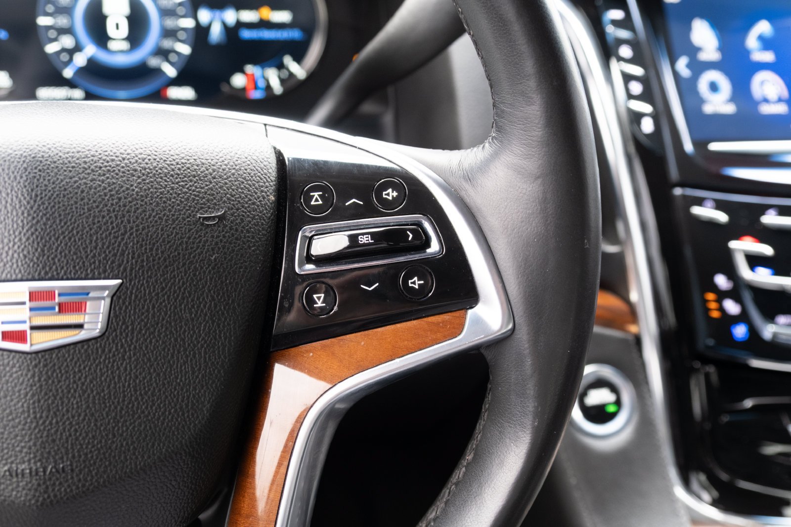 Used 2017 Cadillac Escalade Premium Luxury AWD/4WD image 5