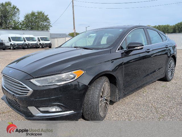 Used 2017 Ford Fusion SE w/ Fusion SE Technology Package AWD/4WD image 2