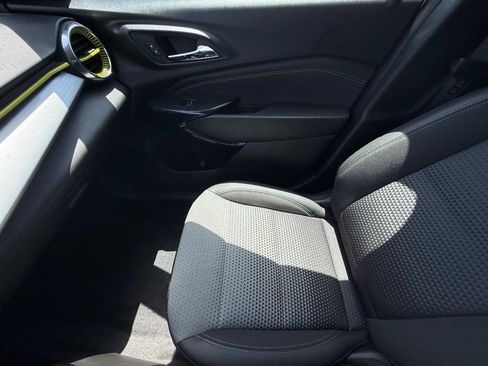 Used 2024 Chevrolet Trax LT w/ LT Convenience Package FWD image 22