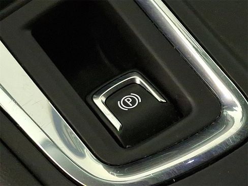 Used 2023 Chevrolet Equinox LT image 24