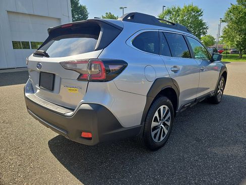 Used 2025 Subaru Outback Premium AWD/4WD image 6