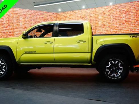 Used 2023 Toyota Tacoma TRD Off-Road w/ Technology Package AWD/4WD image 4