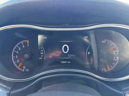 Used 2018 Jeep Grand Cherokee Altitude image 3