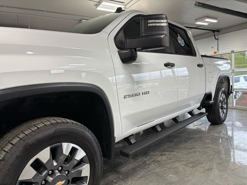 Used 2021 Chevrolet Silverado 2500 Custom w/ Custom Value Package AWD/4WD image 5