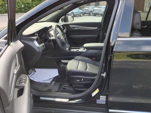 New 2025 Cadillac XT6 Luxury w/ LPO, Premium Carpet Package image 8