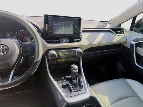 Used 2019 Toyota RAV4 XLE Premium FWD image 22