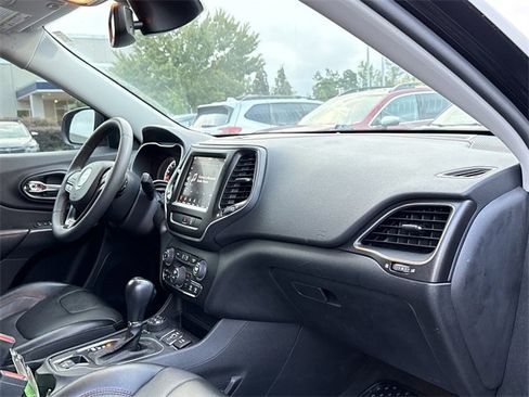 Used 2022 Jeep Cherokee Trailhawk w/ Sound & Nav Group image 18