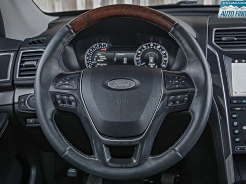 Used 2019 Ford Explorer Platinum image 14
