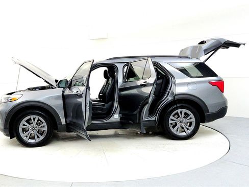 Used 2023 Ford Explorer XLT w/ Equipment Group 202A image 10