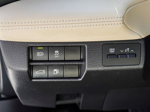 Certified 2021 Toyota Avalon XLE FWD image 12