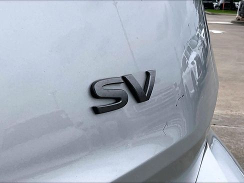 Used 2024 Nissan Rogue SV image 9