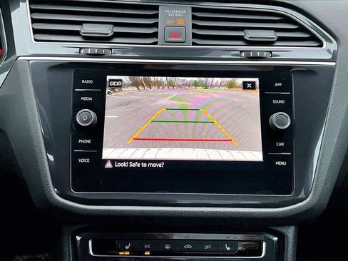 Used 2024 Volkswagen Tiguan SE image 12