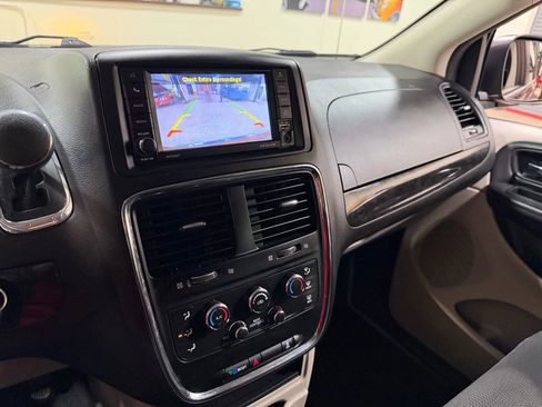 Used 2019 Dodge Grand Caravan SE image 43