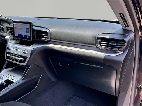 Certified 2024 Ford Explorer XLT AWD/4WD image 17