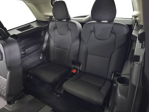 Certified 2025 Volvo XC90 B5 Plus AWD/4WD image 38