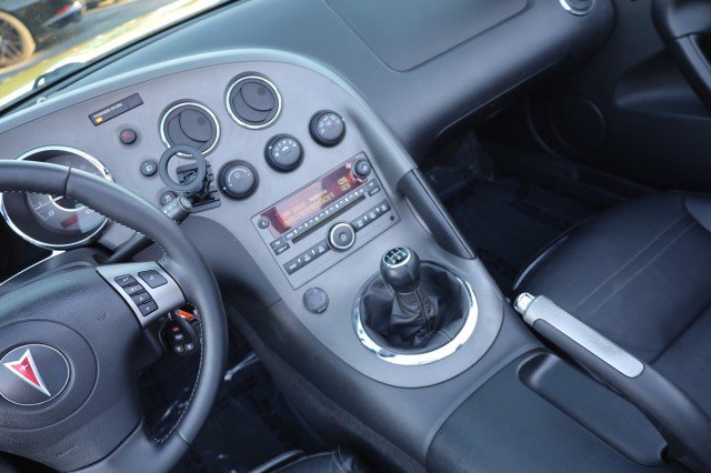 Used 2008 Pontiac Solstice GXP w/ Premium Package RWD image 29