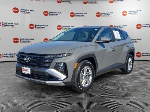 Certified 2025 Hyundai Tucson SE FWD image 3