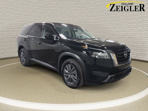 Certified 2025 Nissan Pathfinder S AWD/4WD image 3