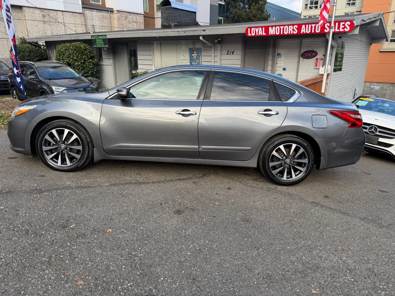 Used 2016 Nissan Altima 2.5 SV w/ Convenience Package FWD image 11