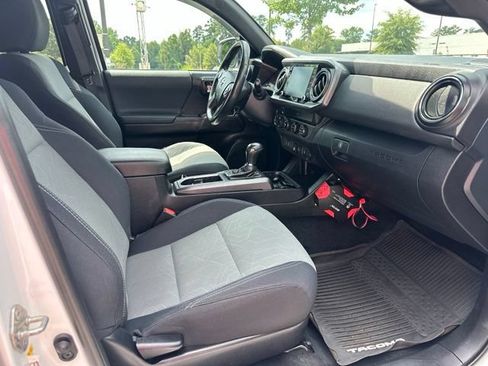 Used 2020 Toyota Tacoma TRD Sport AWD/4WD image 4