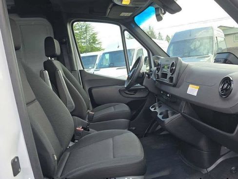 Used 2025 Mercedes-Benz Sprinter 2500 image 11