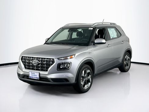 Used 2024 Hyundai Venue SEL FWD image 1