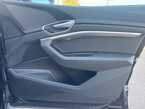 Used 2021 Audi e-tron Premium w/ Convenience Plus Package image 11
