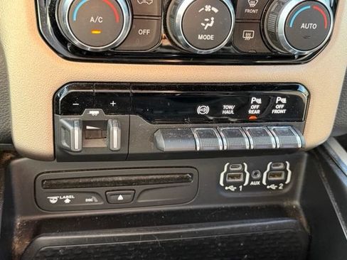 Used 2019 RAM 3500 Laramie RWD image 18