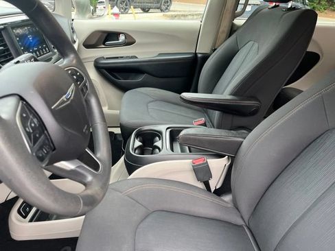 Used 2018 Chrysler Pacifica Touring Plus FWD image 9